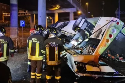 The flyover can be seen directly above the wreckage of the bus in Mestre