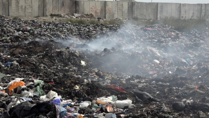 video1276890628.00_03_15_15.Still003