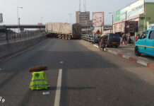 Drowsy Mate, Wrong Turn, Chaos: Cashew Truck Smashes into Circle Interchange, Blocks Traffic for Hours
